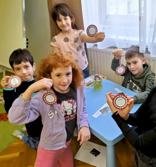 Kokárdás kaland a könyvtárban